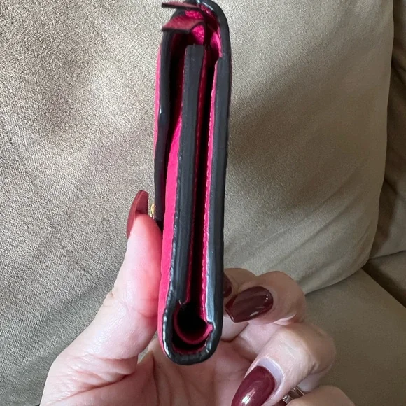 Louis Vuitton Authentic Victorine Wallet Monogram 9 out of 10 Condition. - Picture 15 of 16